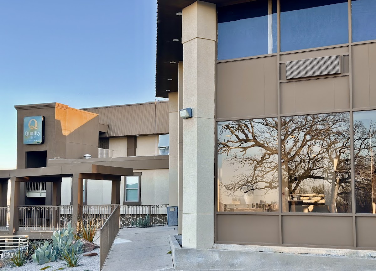 Quality Inn Fort Worth - Downtown East - hotels in Fort Worth, TX (Photo 1)