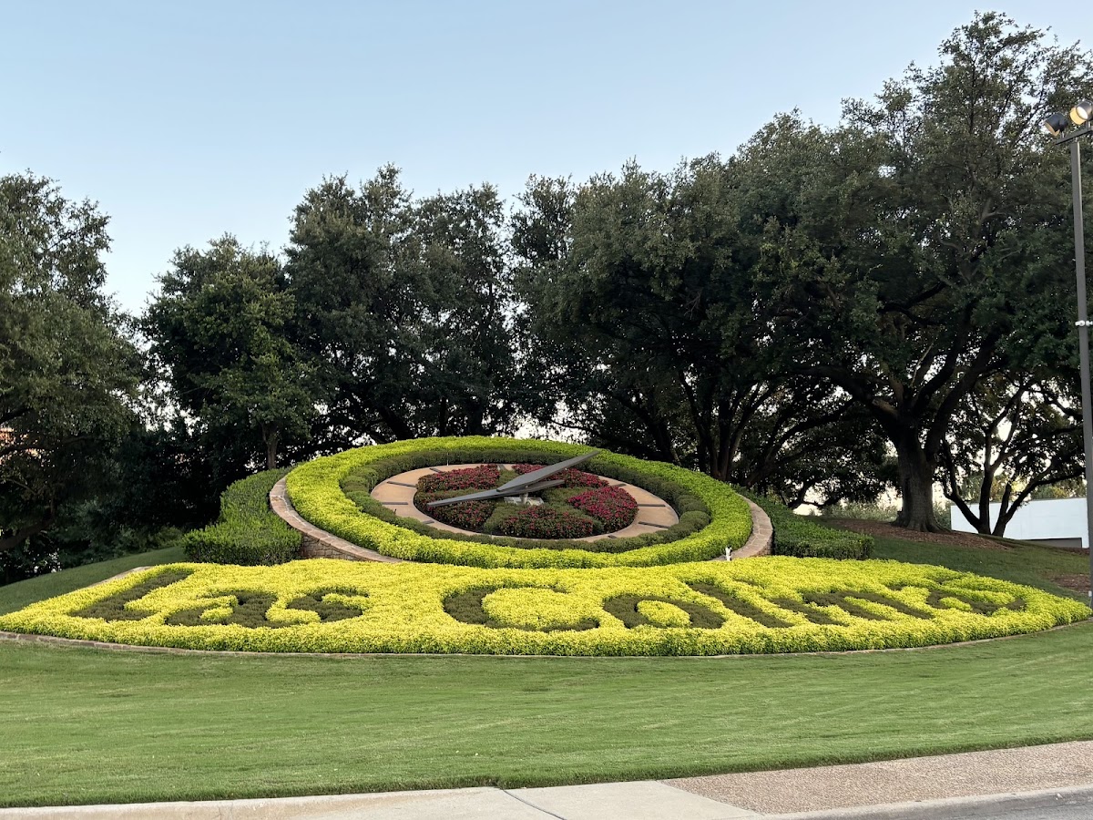 Las Colinas Flower Clock - shopping in Irving, TX (Photo 1)