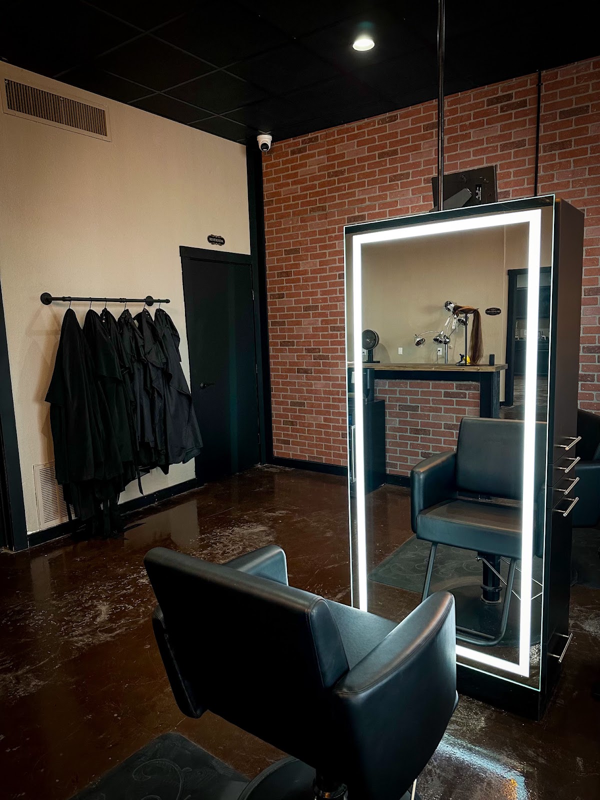 Fort Worth Hair & Co. - beauty-spas in Fort Worth, TX (Photo 1)