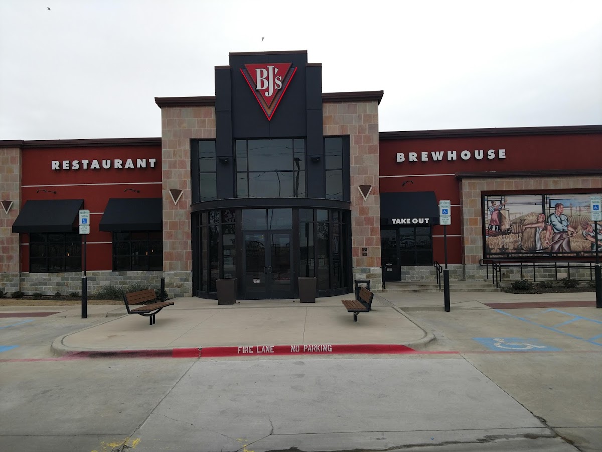 BJ's Restaurant & Brewhouse - bars in Denton, TX (Photo 1)