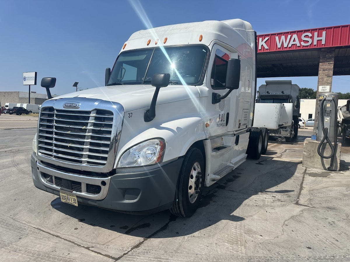Lil Rascals Truck And Car Wash - auto-services in Irving, TX (Photo 1)