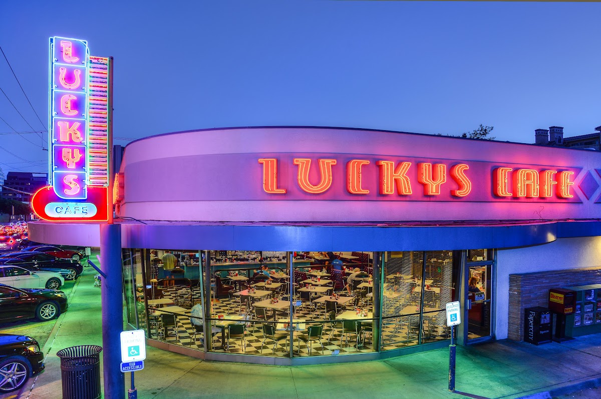 Luckys Café - restaurants in Dallas, TX (Photo 1)