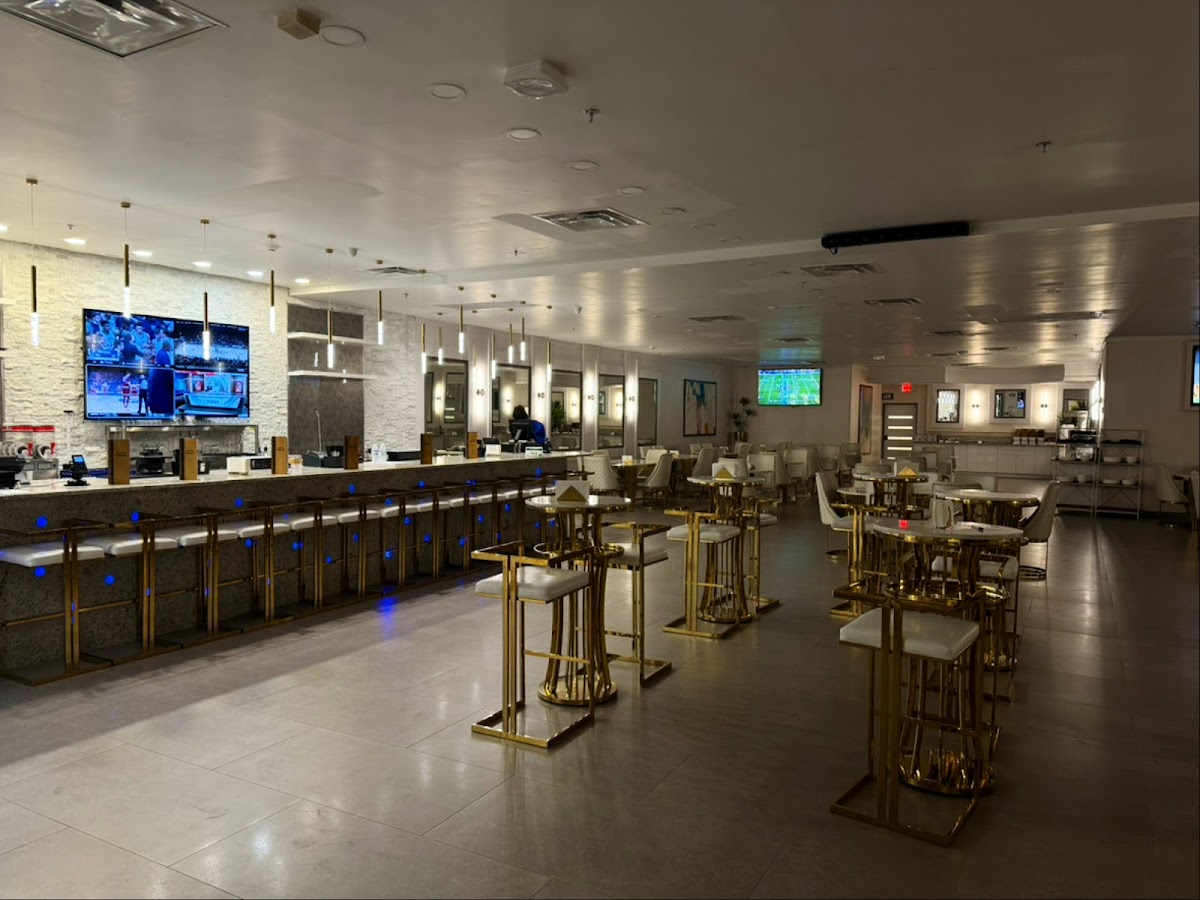 LaPerle Restaurant & Bar - bars in Irving, TX (Photo 1)
