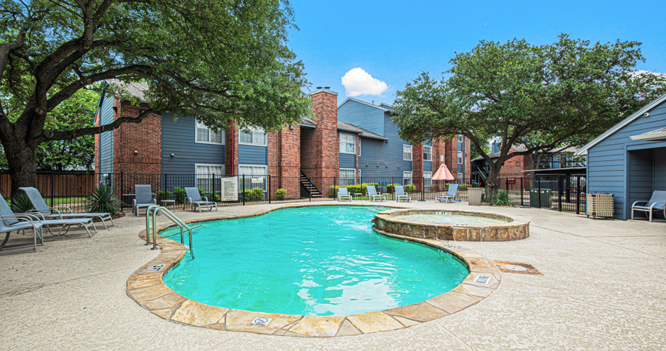 Oaks of Lewisville Apartments - real-estate in Lewisville, TX (Photo 1)