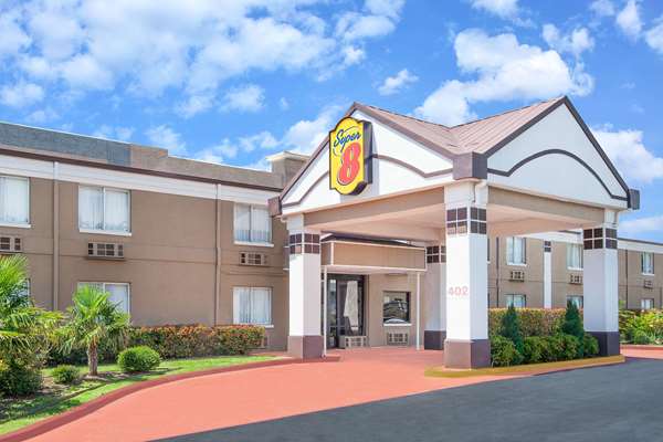 Super 8 by Wyndham Grand Prairie North - hotels in Grand Prairie, TX (Photo 1)