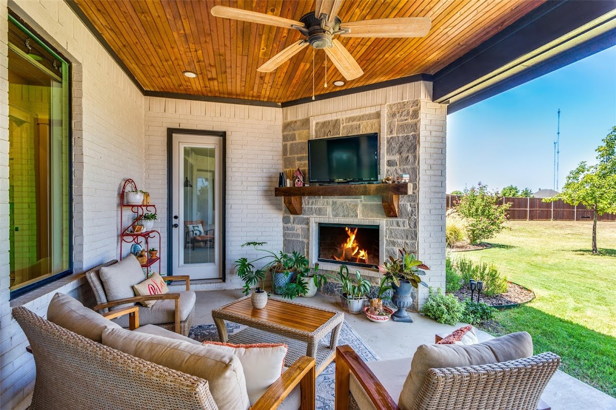 Krystal Raya® - REALTOR | CENTURY 21 Judge Fite Co. - real-estate in Grand Prairie, TX (Photo 4)