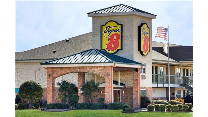 Super 8 by Wyndham Arlington Near AT&T Stadium - sports in Fort Worth, TX (Photo 1)