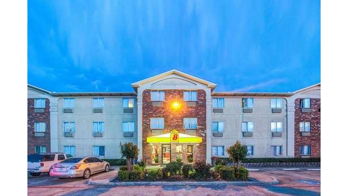 Super 8 by Wyndham McKinney/Plano Area - hotels in McKinney, TX (Photo 1)