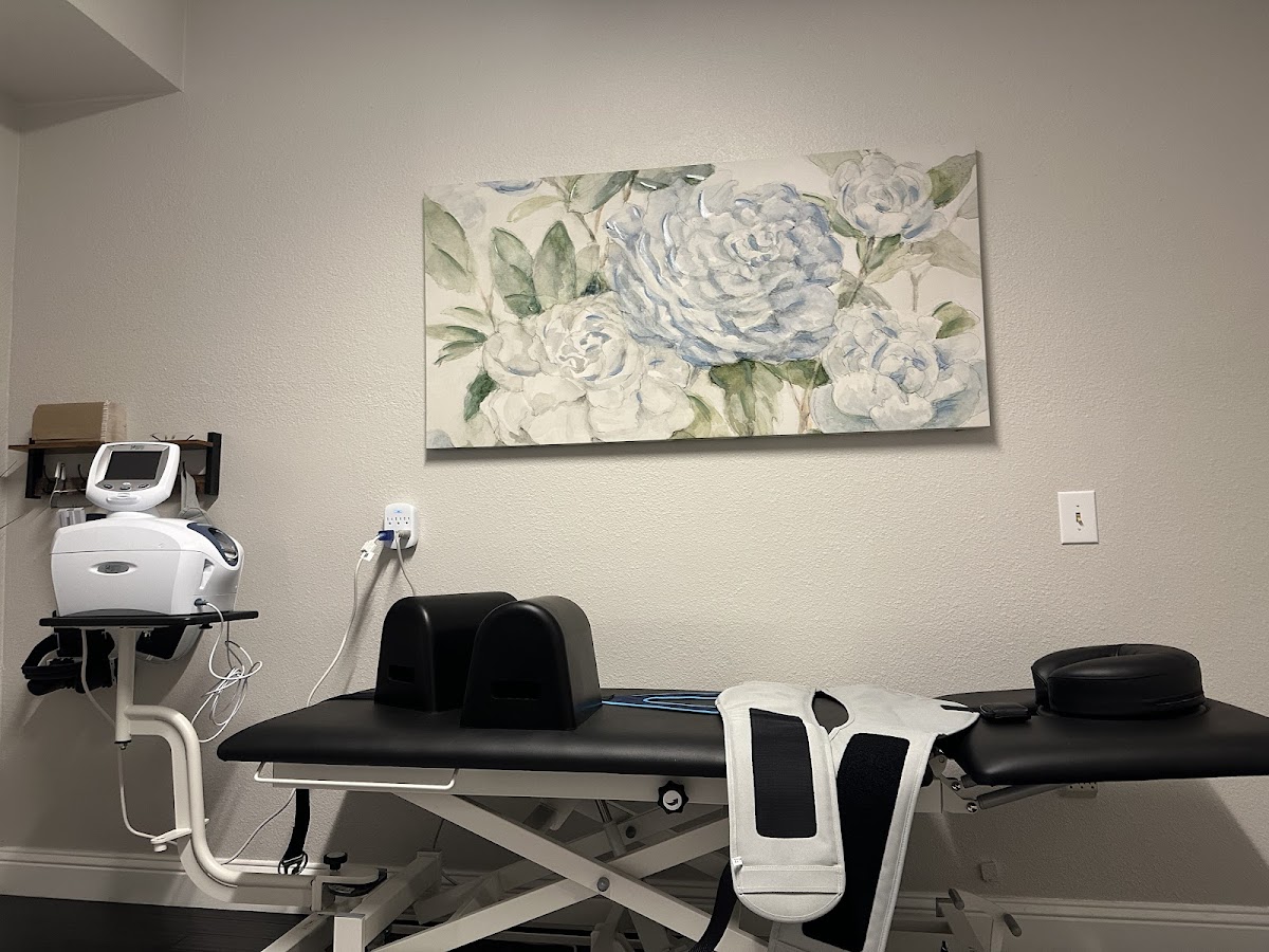Chiropractor DFW - shopping in Arlington, TX (Photo 1)