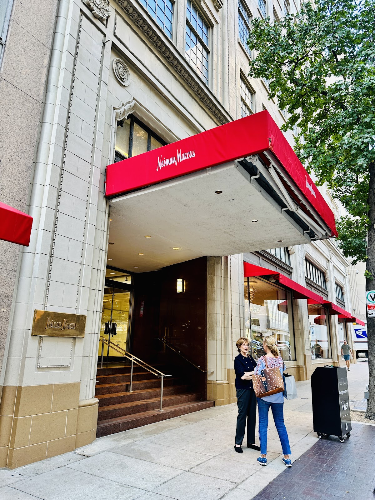 Neiman Marcus - shopping in Dallas, TX (Photo 1)