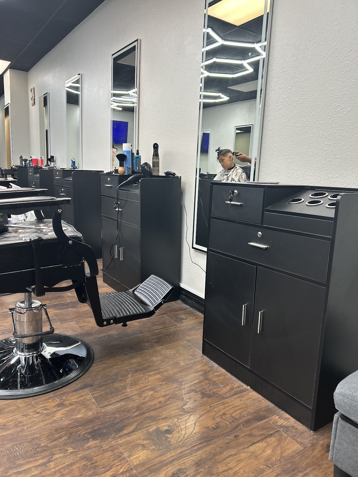 Look at me Barbershop and Beauty - beauty-spas in Carrollton, TX (Photo 1)