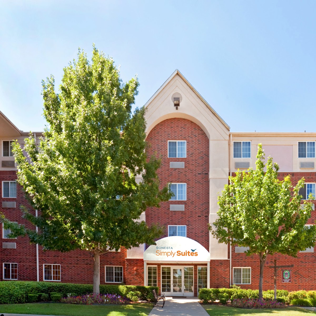 Sonesta Simply Suites Arlington - hotels in Arlington, TX (Photo 1)