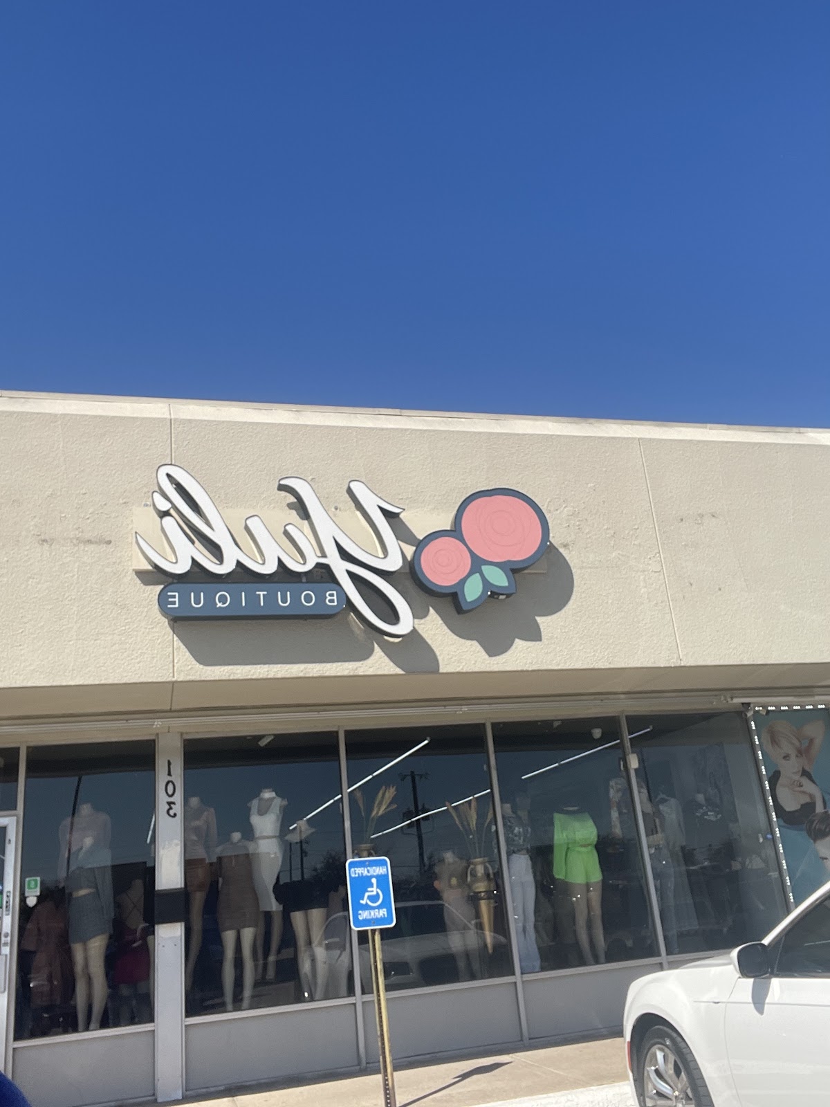 Yuli Boutique-Tienda para Ropa , Zapatos y Accesorios para Dama en Grand Prairie Tx - shopping in Grand Prairie, TX (Photo 1)