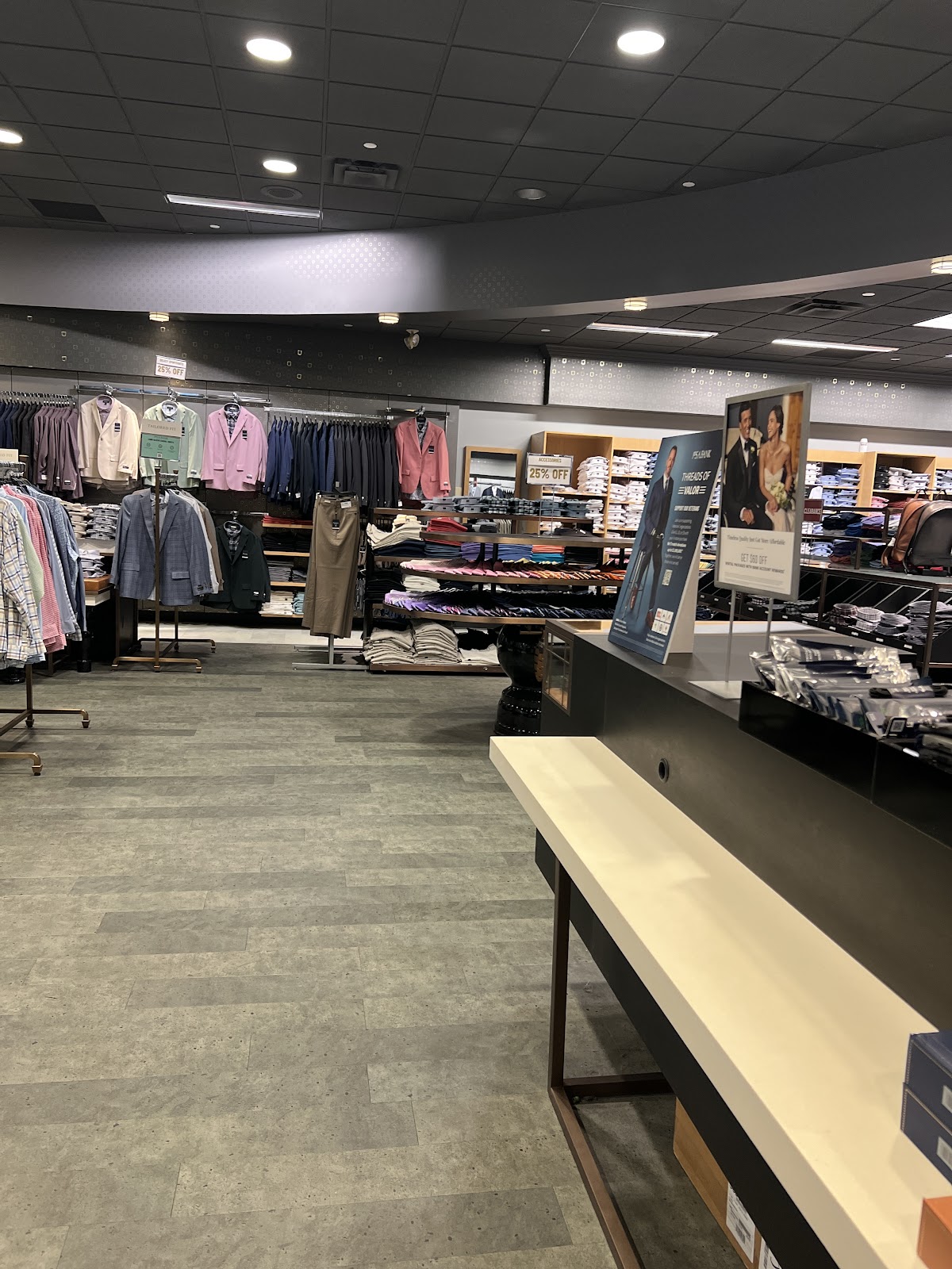 Jos A. Bank - shopping in Grapevine, TX (Photo 1)