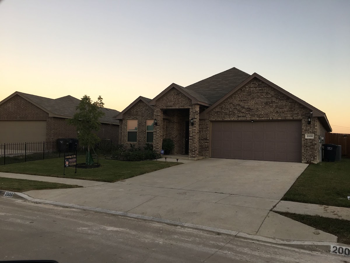 Leasing & Etc. LLC - shopping in Dallas, TX (Photo 1)