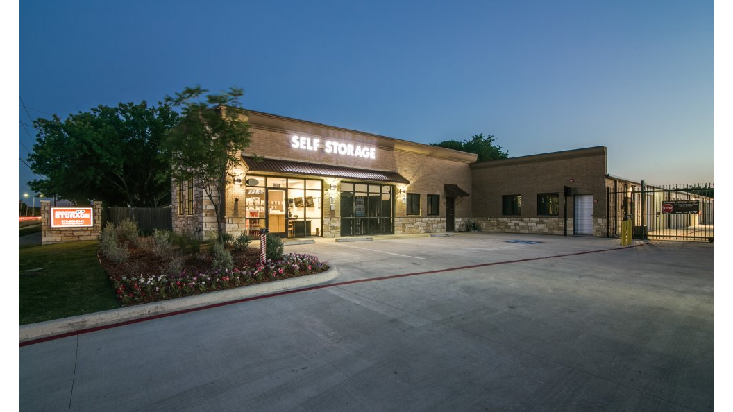 Advantage Storage - shopping in Garland, TX (Photo 1)