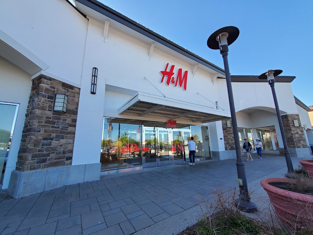 H&M - shopping in Allen, TX (Photo 1)