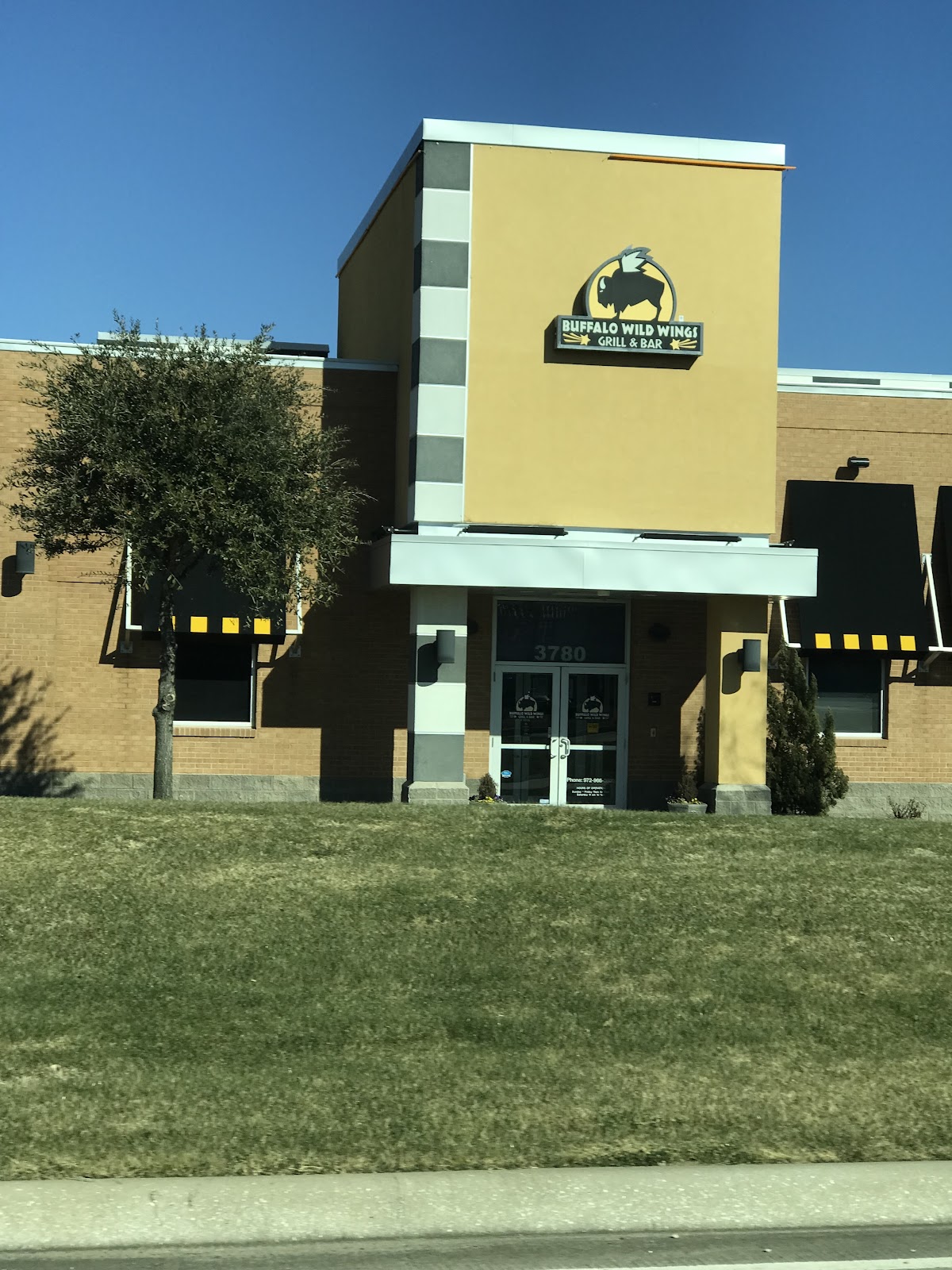 Buffalo Wild Wings - bars in Flower Mound, TX (Photo 1)
