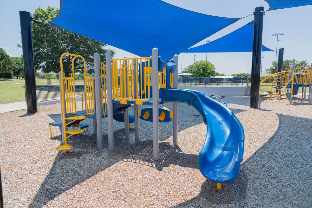 Vandergriff Park - shopping in Fort Worth, TX (Photo 1)
