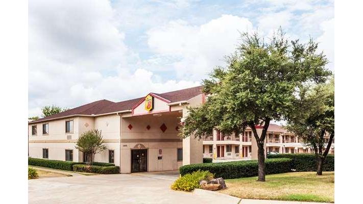 Highland Inn - hotels in Arlington, TX (Photo 1)