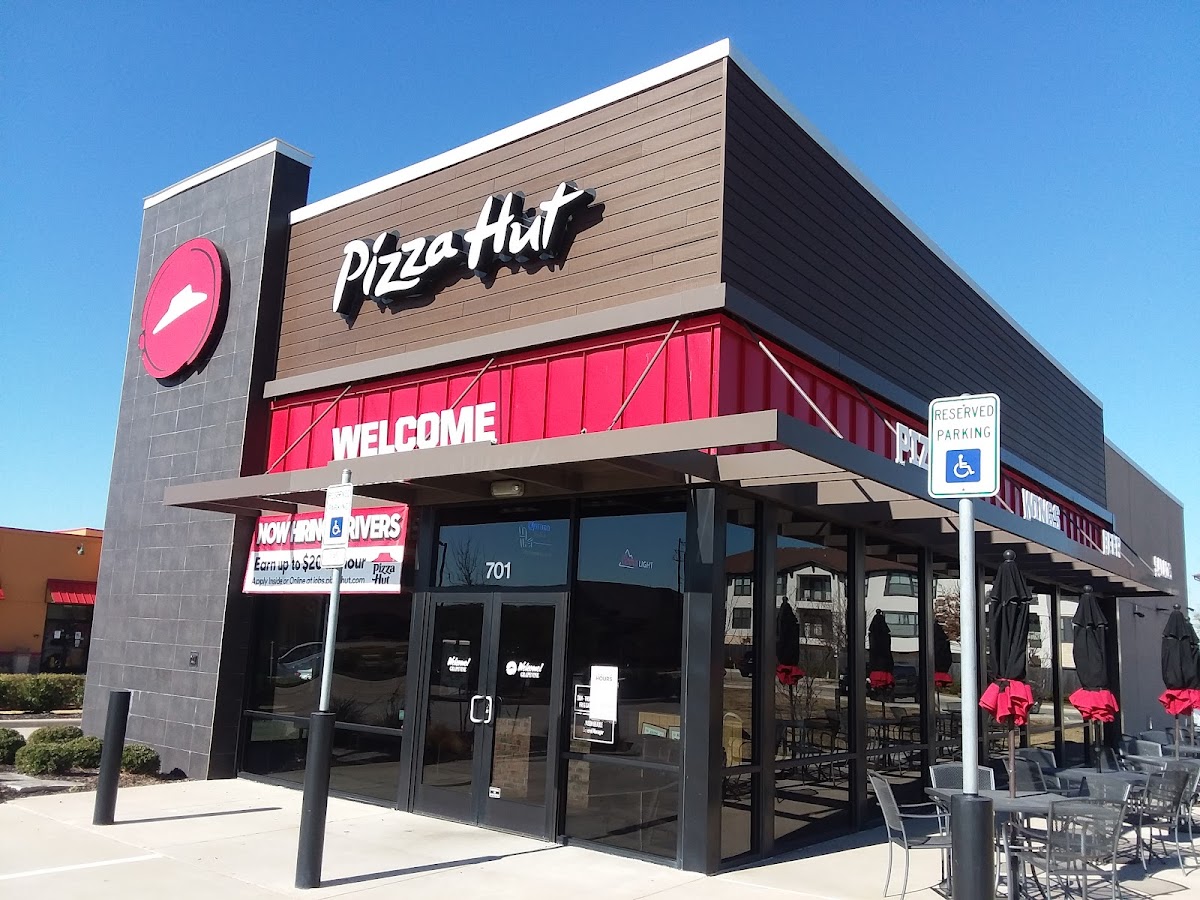 Pizza Hut - restaurants in Grapevine, TX (Photo 1)