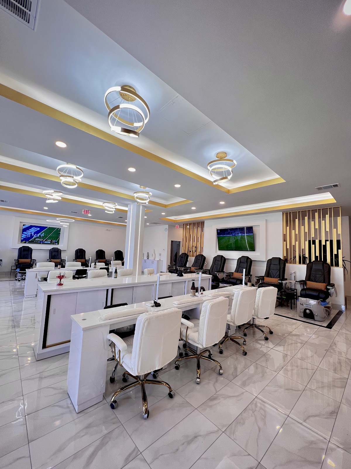Manos Nail Bar - Best Rated Nail Salon in Uptown Dallas ( 20% OFF Monday-Thursday until 3:00PM) - bars in Dallas, TX (Photo 1)