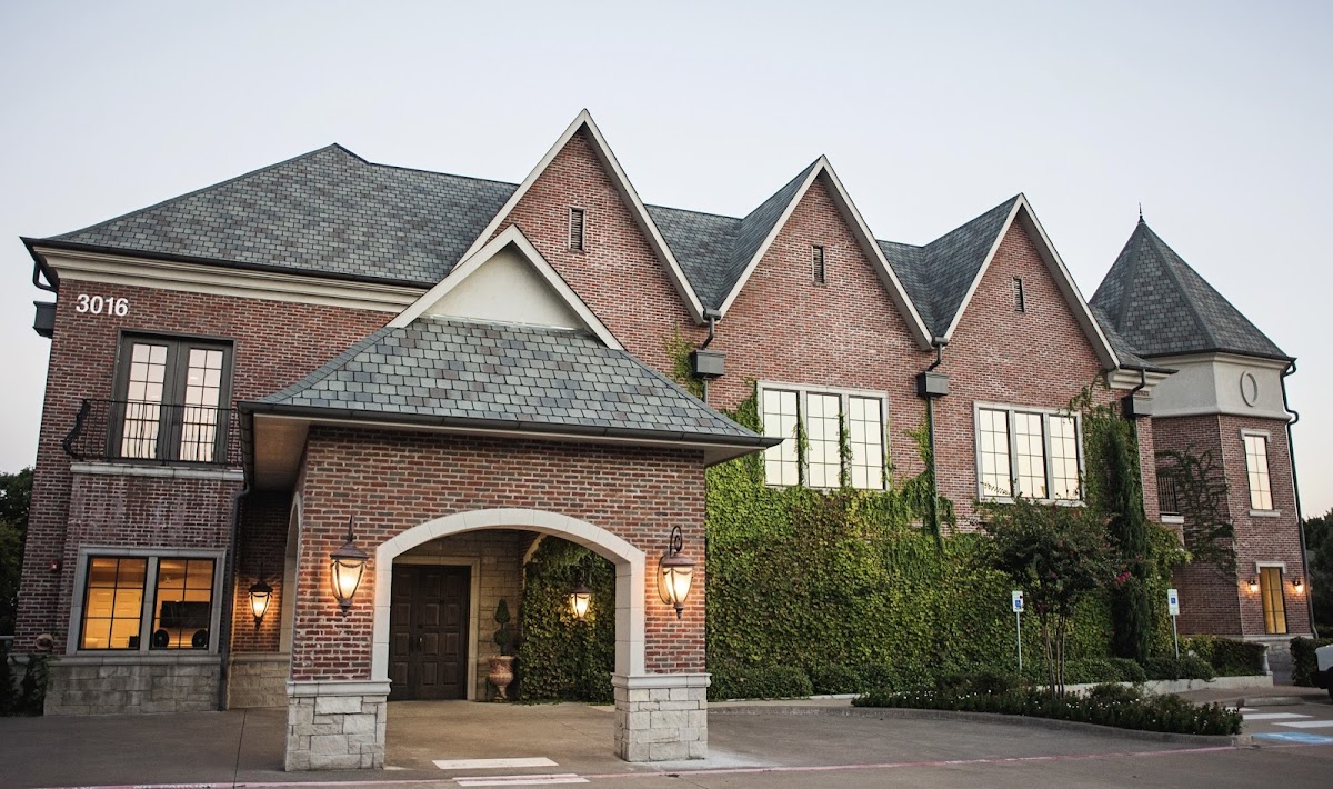 The Windsor at Hebron Park - shopping in Carrollton, TX (Photo 1)