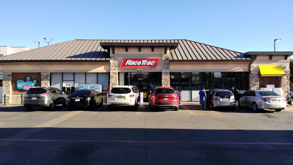 RaceTrac - shopping in Dallas, TX (Photo 1)