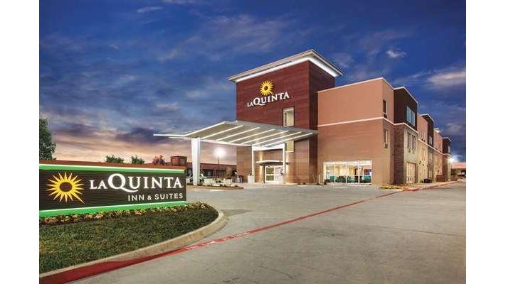 La Quinta Inn & Suites by Wyndham Dallas Northeast-Arboretum - hotels in Garland, TX (Photo 1)