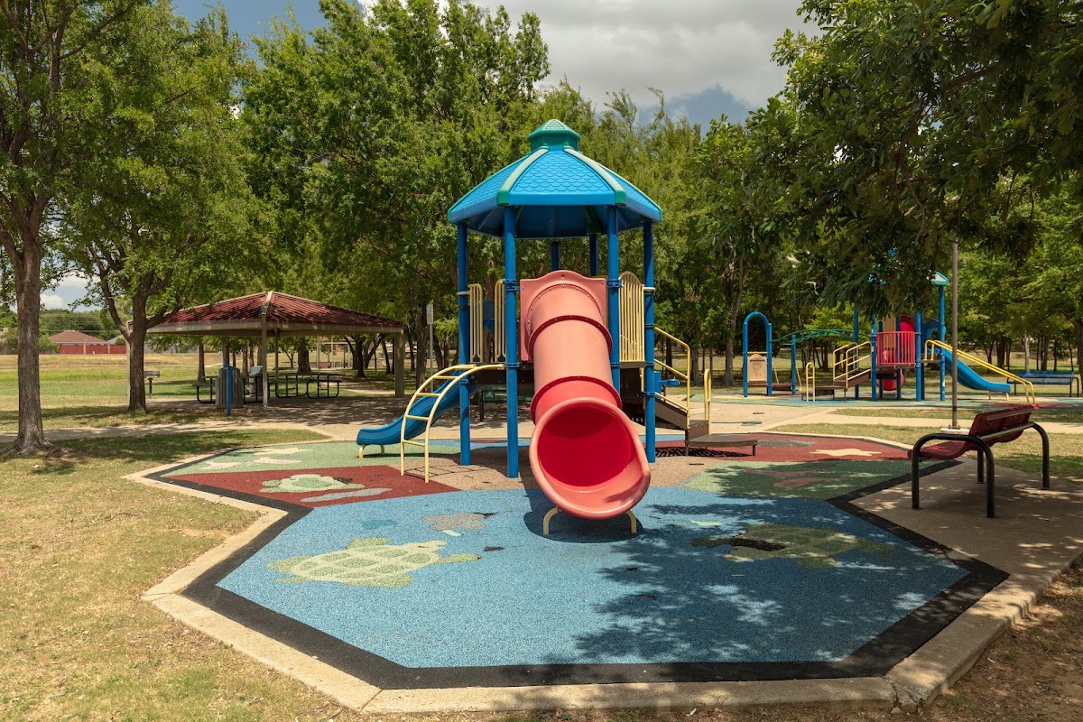 Towne Lake Park - shopping in Irving, TX (Photo 1)