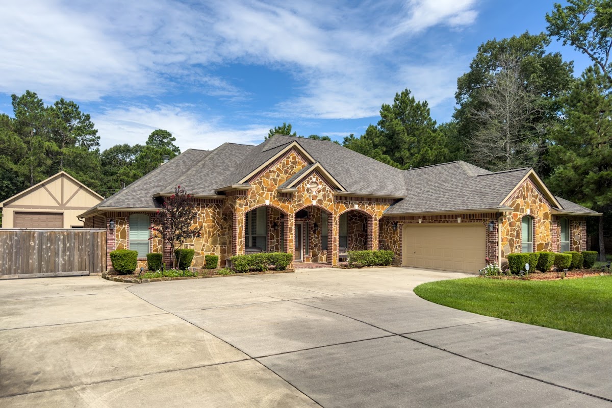 Apple Roofing - roofers in Plano, TX (Photo 1)