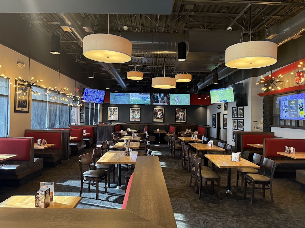 Boston's Pizza Restaurant & Sports Bar - restaurants in Irving, TX (Photo 1)